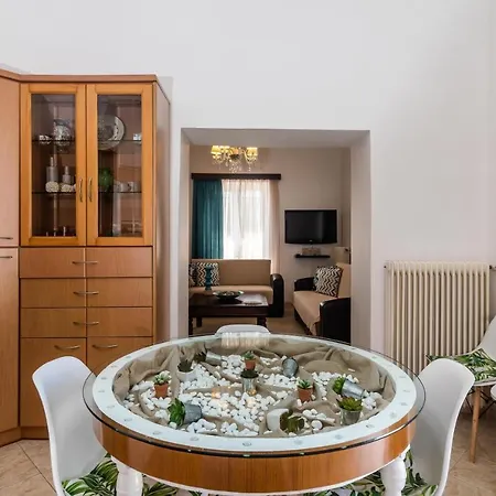 펜션 Nostos House Triovasálos